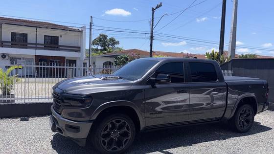 RAM 1500 5.7 V8 GASOLINA LIMITED NIGHT EDITION CD 4X4 AUTOMÁTICO